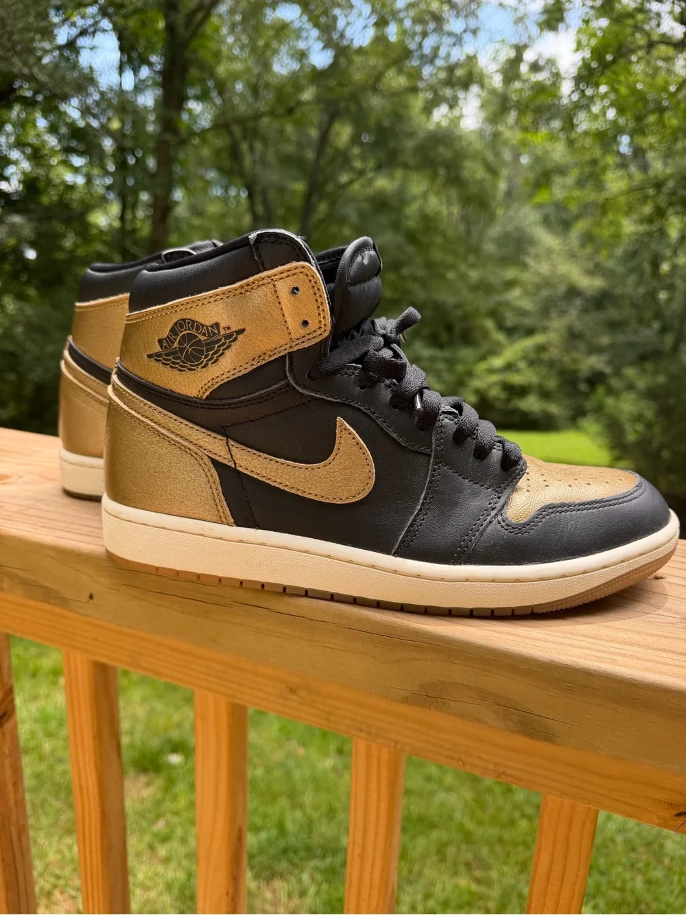 Jordan 1 Mid Men’s Sneakers - Black & Gold